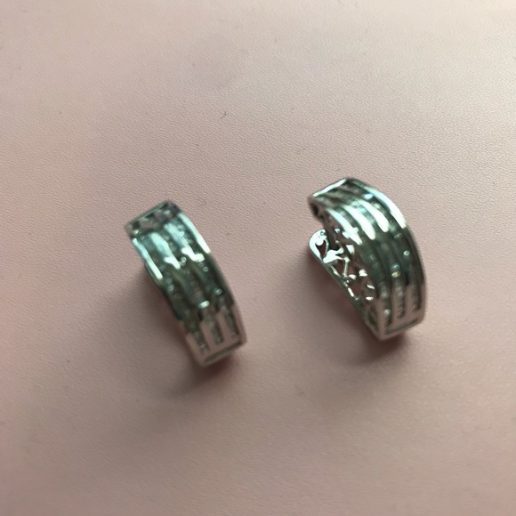 14K White Gold & Diamond Earrings - Picture 5 of 6